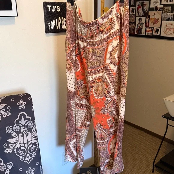 2 Piece Pantsuit Orange and Cream Paisley Cape - Picture 5 of 6